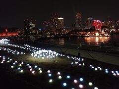 横浜港大さん橋国際客船ターミナル屋上広場からの眺め
３０分毎に５分間音楽が・・・