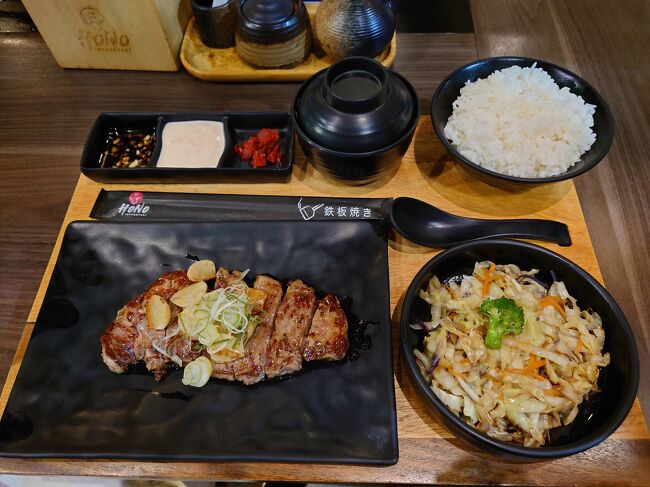 遅めのお昼に、昨日と同じ鉄板焼き。ただし、明日帰るので、ニンニク食べなかったら、昨日ほどは美味しくなかった。