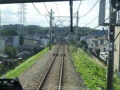 試合開催時には10両編成の電車や臨時の特急ラビューなども乗り入れてくる路線だけど、西武の支線はあくまで単線が基本。