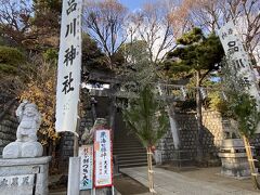旧東海道を再び離れて品川神社に来ました。