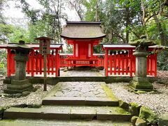 下に降りる階段を下がった所にあった亀山神社。
あっちこっちに神様がいる宇佐神宮。