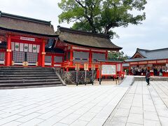 修復中の西大門を通り、上宮へやって来ました。
こんな有名な神社なのに人は少な目。
