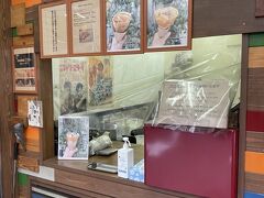 大阪では、まずデザートタイム。「寺門ジモンの取材拒否の店」で紹介されていた天満のクレープ店「あまのじゃく」へ。