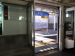 只今の時刻は10:36です。

相鉄横浜駅を10:29に出発した電車は、7分ほどで西谷駅に到着です。

湘南台行きの快速電車は、途中、星川、西谷に停車し、西谷より先は各駅に停車します。

西谷駅は相鉄本線と相鉄新横浜線が分岐する駅でもあります。

相鉄本線の西谷駅を起点とする相鉄新横浜線は、2023年3月18日に開業した西谷駅と新横浜駅を結ぶ営業距離6.3kmの新しい路線です。

相鉄新横浜線は東急新横浜線と新横浜駅で接続することで、東急東横線との相互直通運転を開始しました。