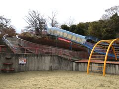 松山総合公園子供広場の滑り台
