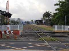 オーストラリア初日に乗った、キュランダ鉄道の線路⇒
この風景も車窓から眺めたなぁーと、感慨深く思い・・