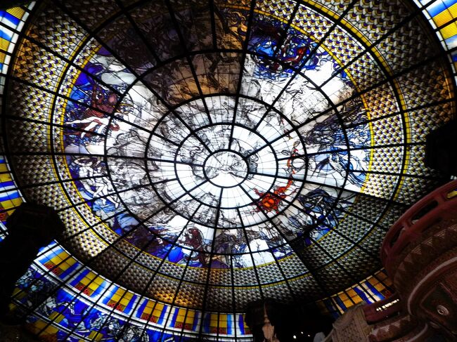 ステンドグラスを見るとワットパクナムを思い出す。