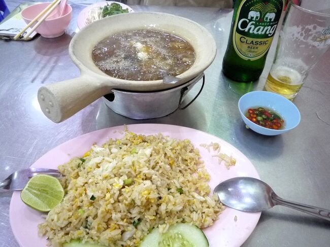 料理来ました。もちろんビールも頼みました。<br />熱々のふかひれスープ何とも言えない美味しさ。幸せです。<br />ふかひれスープをカニチャーハンにかけたら贅沢な一品です。<br />このお店オススメです！<br />