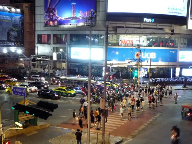 アソーク駅まで戻って来ました。