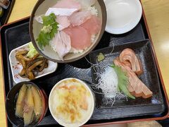 帰りは、尾鷲で海鮮。
魚が新しいので何を食べてもおいしかったです。
