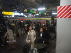 千葉駅に到着
Akrさんとダリルさんとそのお友達のNさんが乗って来ました。