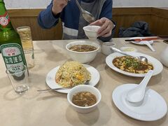 夕食は京鼎楼。
毎回こちらに来ます。
一番乗りです。そのあとも日本人並んでます、うふふ