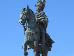 広場の真ん中に立っているのはジョゼ1世騎馬像。ポルトガル王国ブラガンサ王朝の国王で在位したのは1750年から1777年まで。