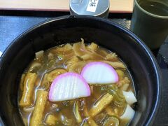 愛知県なので、懐かしい感じのカレーきしめんを食します。
愛知の方では、具材が油揚げと長ねぎなんですね。