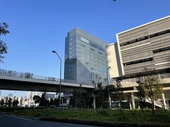 チェックインは１５：００～ですが、横浜で通っていたフラ教室のお友達とランチの約束があったので、お昼前にカハラホテル到着。