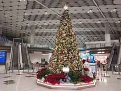 バンコクから香港経由でソウルに向かいました。こちらは朝7時の香港空港。ちょう眠い。