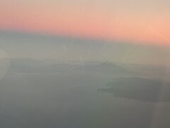 夜が明けてきました。富士山も見えます。