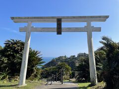 御崎神社
えらく幅広い木製の鳥居