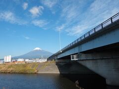 富士山夢の大橋と富士山です。