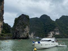 ２か所目のカヌースポット、ホン島。

豪華ボートってのはこう言うヤツだよね…
高そう。