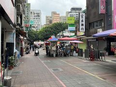 最終日の朝食は、雙城街夜市で食べることにしました。