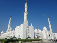 地上に出ると、目の前にモスク