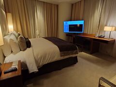 宿泊するホテルはjw marriott marquis hotel dubai
今回は久々の海外旅行なのでスイートルームにしてみました。