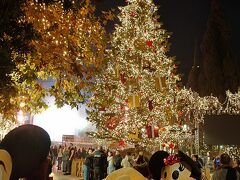 シンタグマ広場にはまだクリスマスツリーが！！
ピカチュウもいる？
カウントダウンイベントも始まっていました。