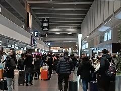 1月4日、7:40発の南紀白浜行きに乗るため6：30すぎに羽田第一ターミナルへ。
2020年ANA修行開始以来、JALは利用していない。正月の帰省ラッシュで人は多い。