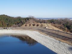 城山湖　本沢（ほんざわ）ダムによる本沢調整池で、1日に水位が25m上下することが有るそうです。