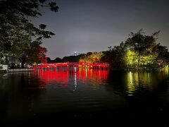 夜に行こうと決めていたゴックソン寺院へも行きました