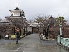 お隣の金沢城公園もちょっとだけ散策しました