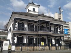 甲府市藤村記念館。擬洋風建築。明治に建築された学校を移築したものだそうです。
中に入ることができます。
