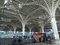 メディナの空港に到着