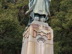 島津三公像