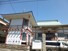 旧中川と荒川に挟まれた地区、平井に清秀寺があります。正養寺からすぐ北にあたる場所です。戦災にあい焼失したので鉄筋の近代的な本堂になっていますが、元々、周辺の村だった時代からの鎮守ではなく大正１３年に荒木清秀師が小松川で開基したいわゆる「仏立講」と言われるお寺だそうです。