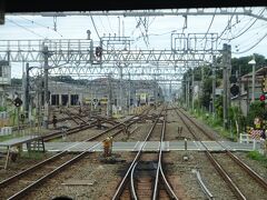 新所沢駅と入曽駅の中間地点にある、たぶん新宿線最大の車両基地。