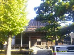 聖興寺です。

松任の女流俳人、千代女（千代尼）の所縁の寺として知られております。