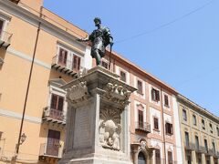 カルロ５世の彫像