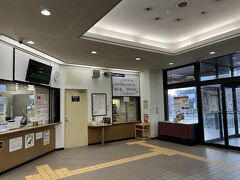 小樽で乗り換えて、余市駅に到着。
迎えに来てくれたワイナリーの車で、今日の宿泊ホテルに向かいます。