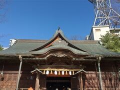 四柱神社で旅の安全祈願。