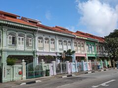 １０：００
チョンバルベーカリーからそのまま歩いて「カトン」エリアに来ました。
1900～1940年代に建てられたプラナカンハウス。