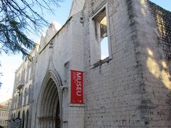 カルモ教会は博物館になっているようです。こちらもパスして次に向かいます