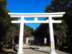 「宮崎県総合文化公園」に行こうと歩いていたら、隣に「宮崎県護国神社」もありました。