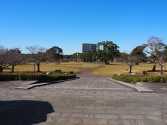 「宮崎県総合文化公園」

少し先の民家園などへ行こうと思いましたが、皆さんあまり歩きたくないようで、こちらで時間調整。