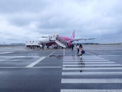 再び歩いて搭乗です。

関空発７：１０仙台空港へは８：３０到着です。
３連休最終日は家でゆっくり休息出来ました。

初めての韓国。
行ってみれば人気旅行地であることを実感出来る素敵な街でした。
仙台空港からも毎日便が飛ぶようになったし・・また是非行きたい！

シツコイ旅行記にお付き合いいただきありがとうございました。