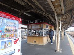 有名な中央軒でお昼ご飯を頂く！！
昭和31年(1956年)に、九州で初めて”立ち食いうどん”の営業を始めた老舗です