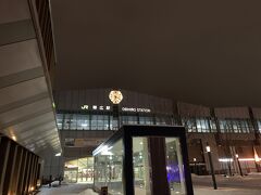 新千歳から約3時間。
帯広駅に降り立った頃には、すっかり夜に。
この時期の北海道は日没時間が早く、本州や沖縄と約1時間くらい差があるところも。