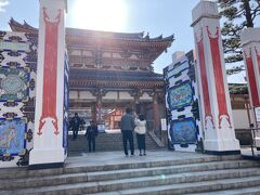 今回の旅の目的地の生口島に上陸！

有名なジェラート屋も通り過ぎて、西の日光東照宮といわれる耕三寺へ。