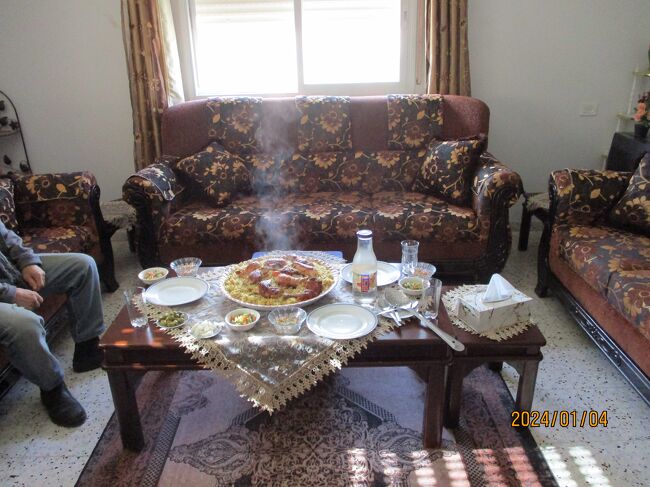 そのタクシー運転手の家で、アラブの家庭料理、をいただきました。